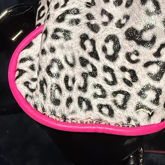 Claire's Black and Pink Heart Leopard Bag - Picture 8 of 8